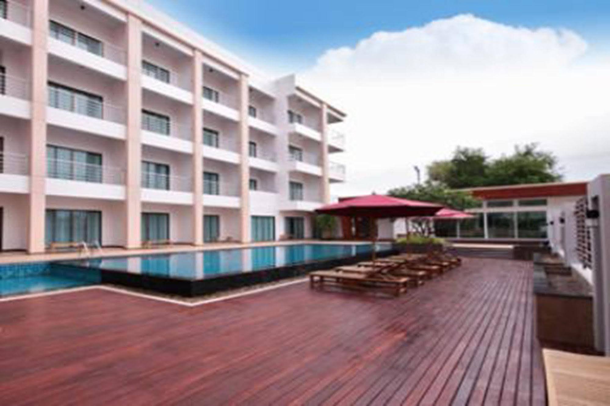 Paragon Suites Resort Джомтьен Экстерьер фото